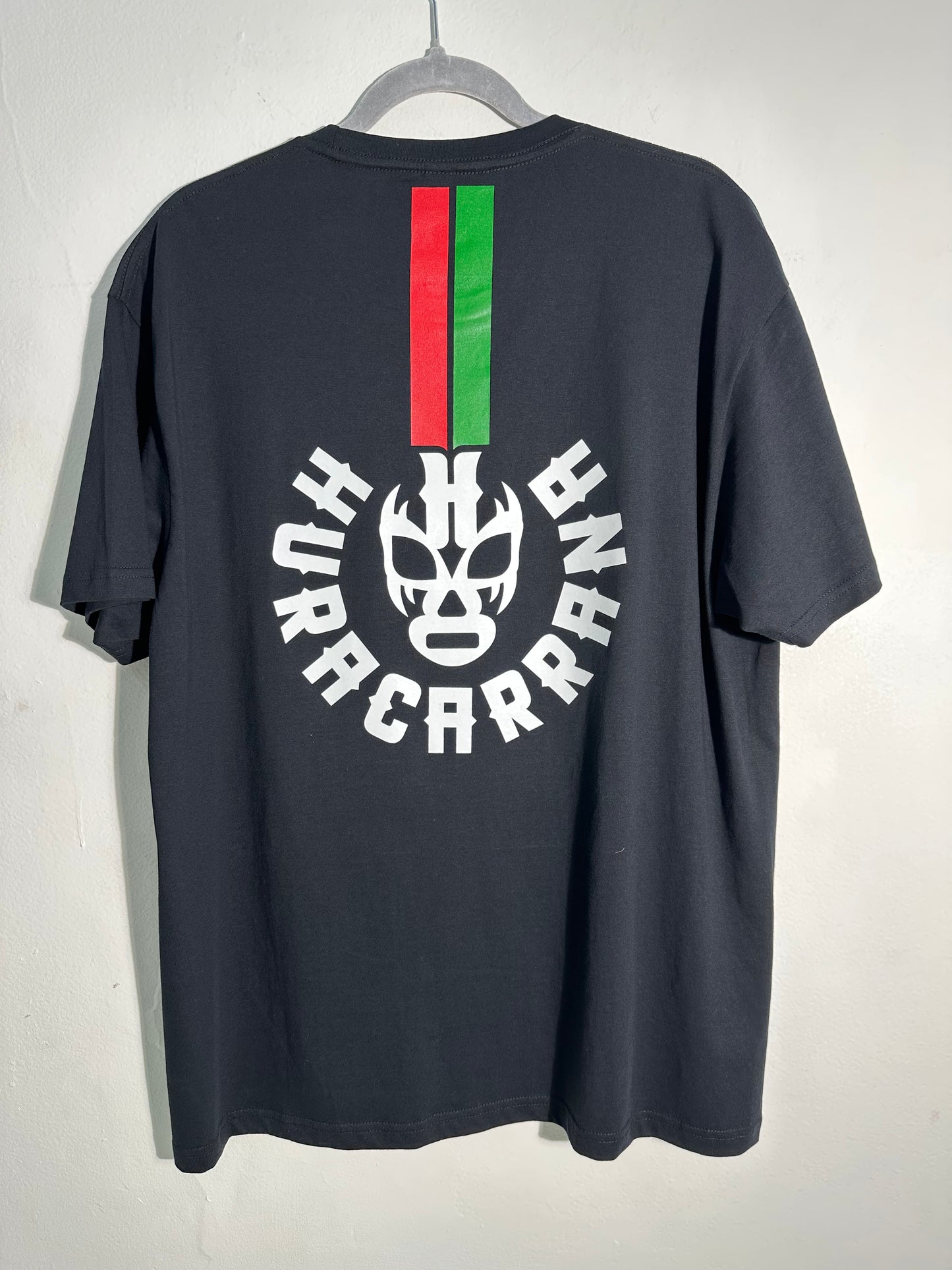 T shirt negra líneas