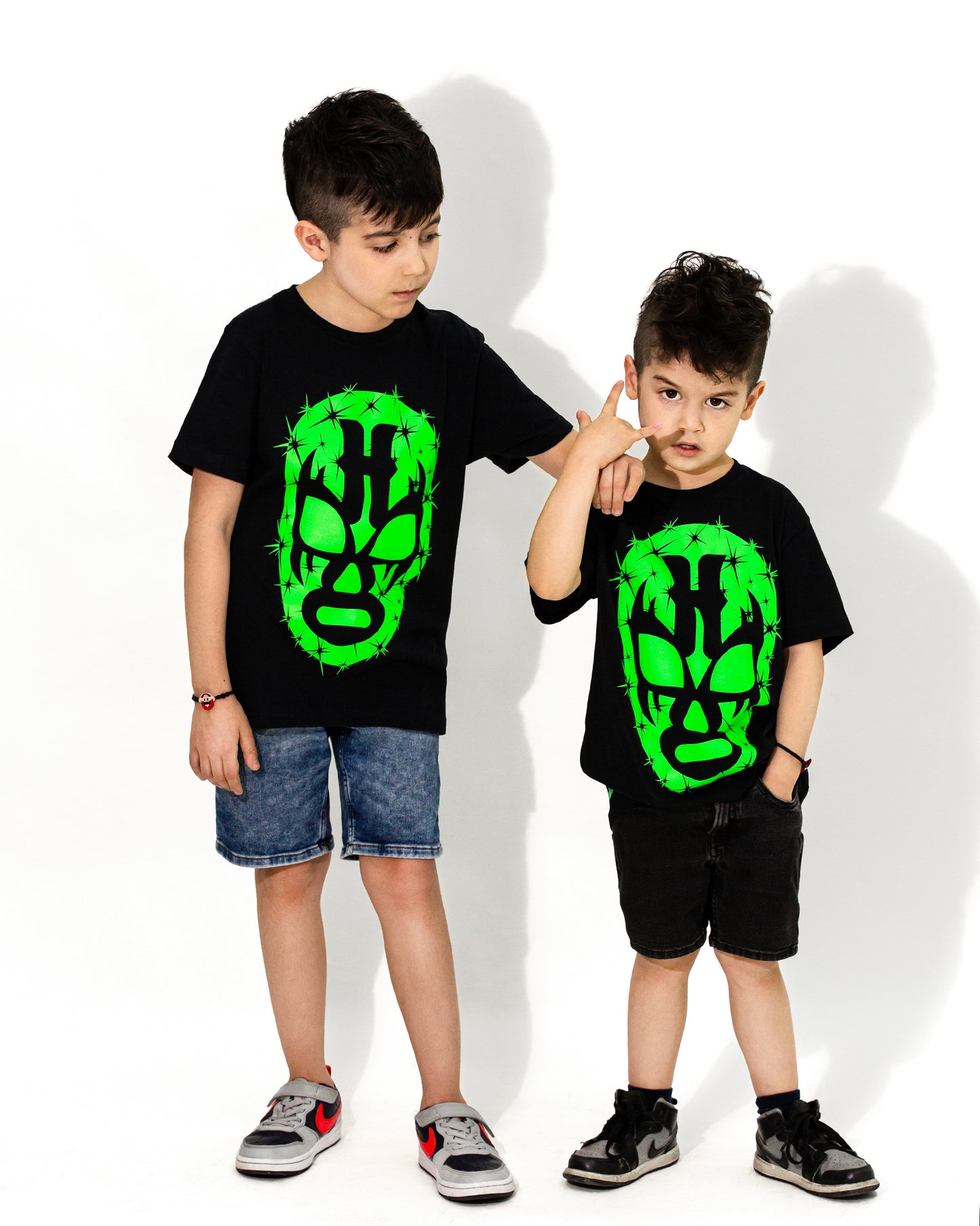 T SHIRT NEGRA KIDS HURACARRANA CON MÁSCARA
