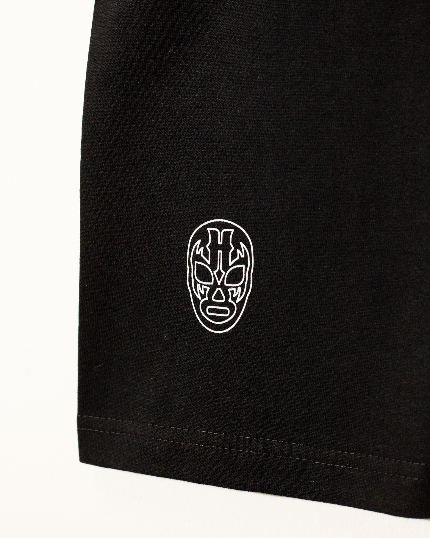 Tshirt negra Huracarrana H