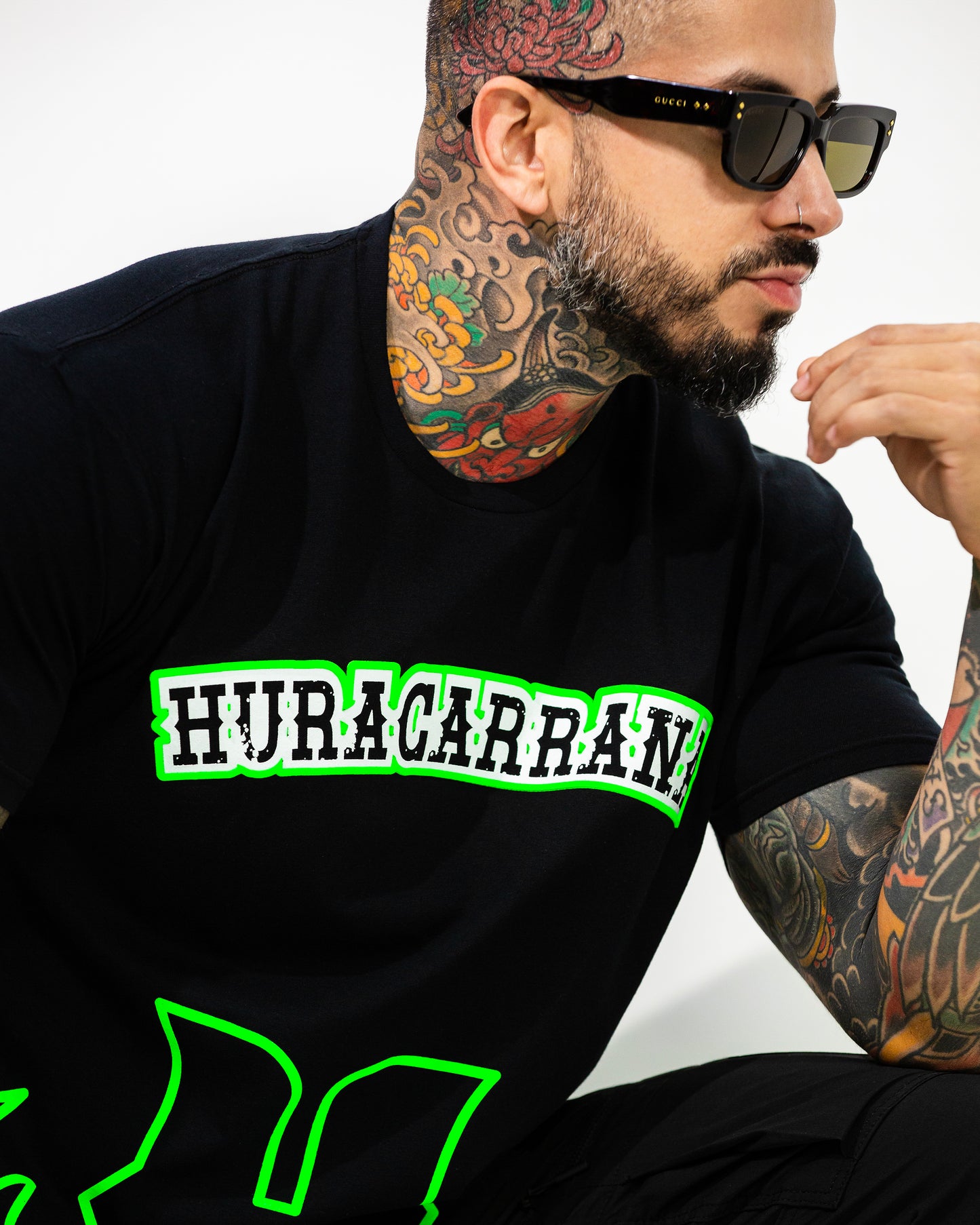 T SHIRT NEGRA ANTIFAZ NEÓN